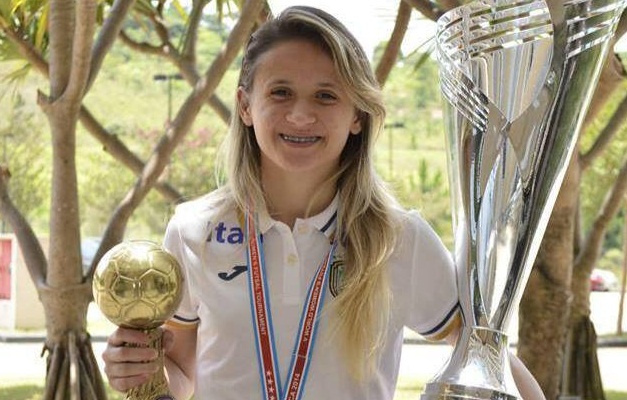 Melhor jogadora de futsal do mundo participa de campeonato em Goiás