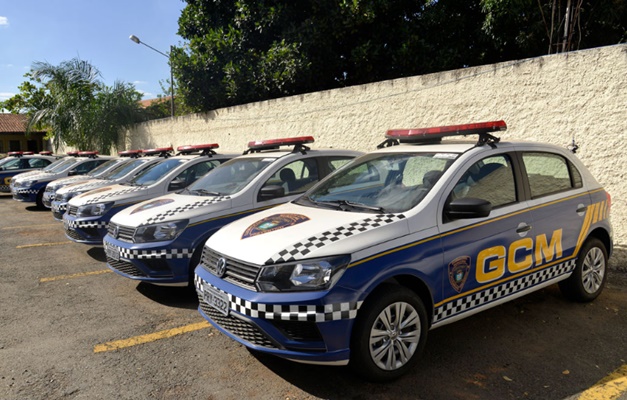Prefeitura Municipal de Aparecida de Goiânia  Guarda Civil de Aparecida  recebe armas doadas pela Polícia Rodoviária Federal