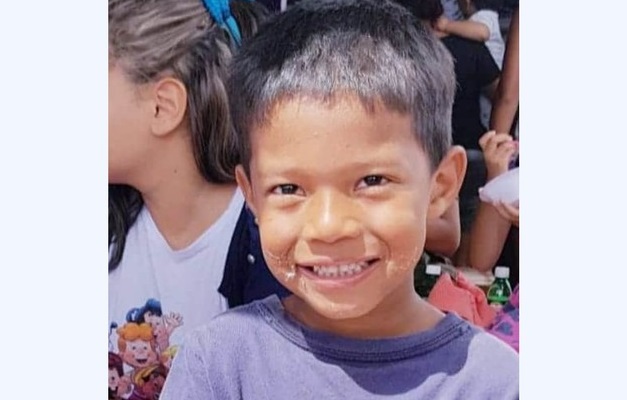 Menino de 7 anos encontrado morto em mata é sepultado em Goiânia