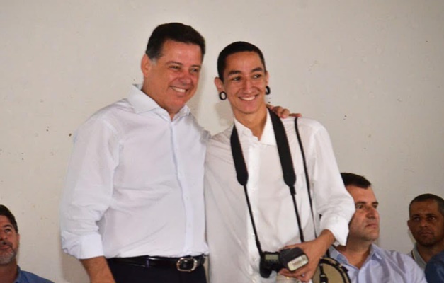 Menino símbolo da campanha de 1998 volta a emocionar Marconi em Alexânia