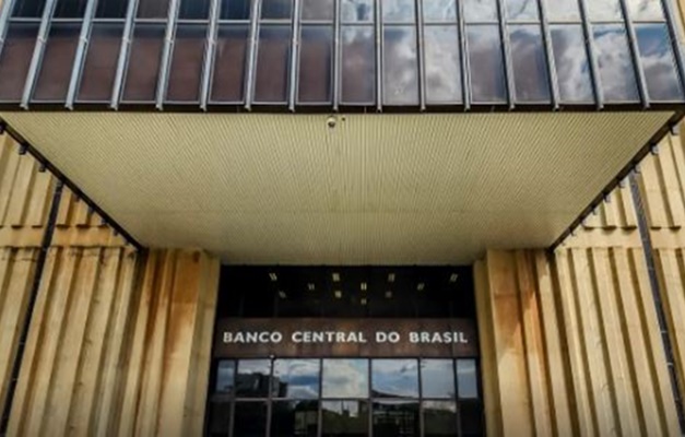 Mercado financeiro estima inflação de 4,99% em 2025, prevê BC