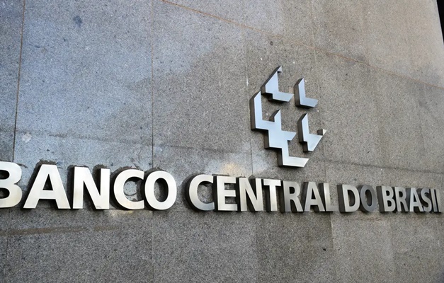 Mercado financeiro reduz previsão da inflação para 4,95%