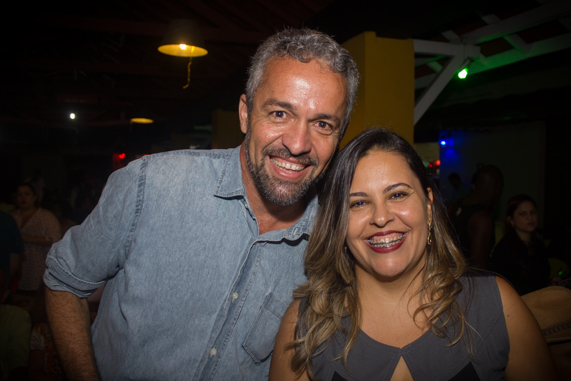 Mercado Popular da 74 traz samba em happy hour animado no Centro de Goiânia