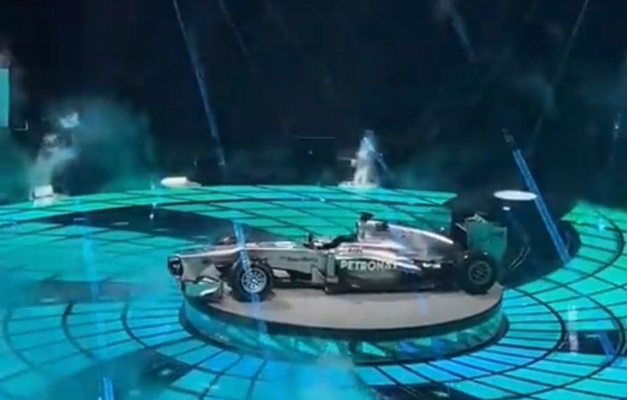 Mercedes da 1ª vitória de Lewis Hamilton na Fórmula 1 é leiloada por mais de R$ 90 milhões