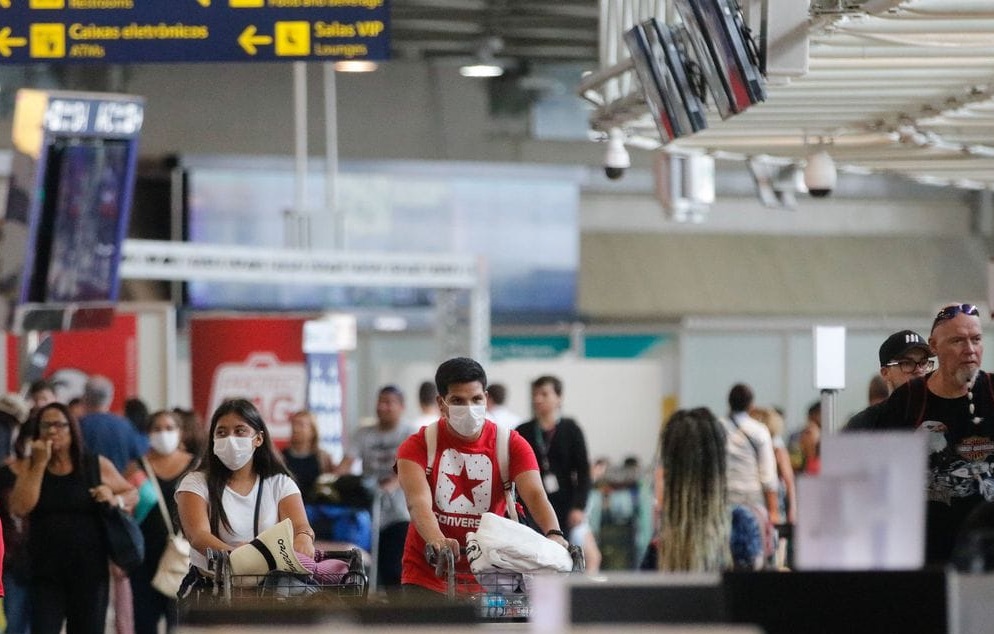 Mesmo com nova cepa, Brasil não planeja restringir voos do Reino Unido
