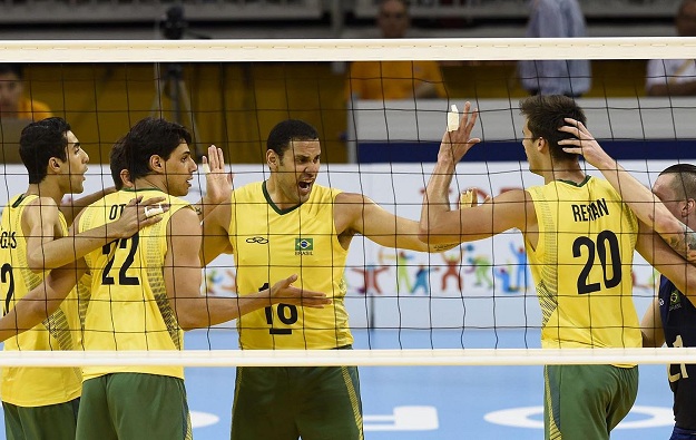 Mesmo com time reserva, Brasil chega à final do Pan no vôlei masculino