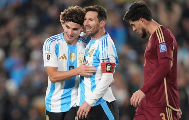 Messi celebra noite mágica em adeus na Argentina: 'Terminar assim aqui é o que sempre sonhei'