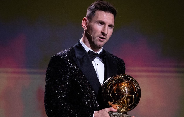 Messi supera Lewandowski e leva Bola de Ouro pela sétima vez