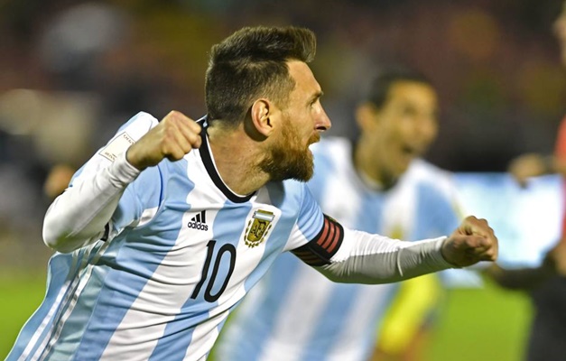 Messi marca três, Argentina impede vexame e garante vaga na Copa do Mundo