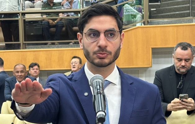 Michel Magul assume cadeira de vereador na Câmara de Goiânia
