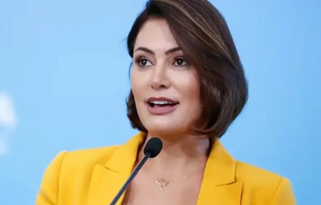 Michelle critica pressão por escolha de sucessor de Bolsonaro e culpa governo por tarifaço