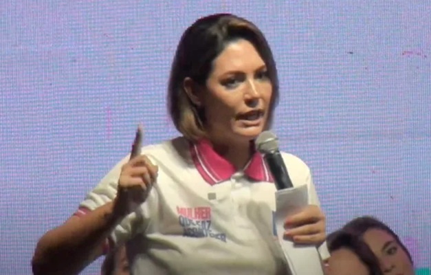 Michelle ironiza questionamentos por caso das joias e diz que lançará 'Mijoias'