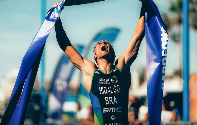 Miguel Hidalgo conquista vitória histórica na elite do triatlo mundial