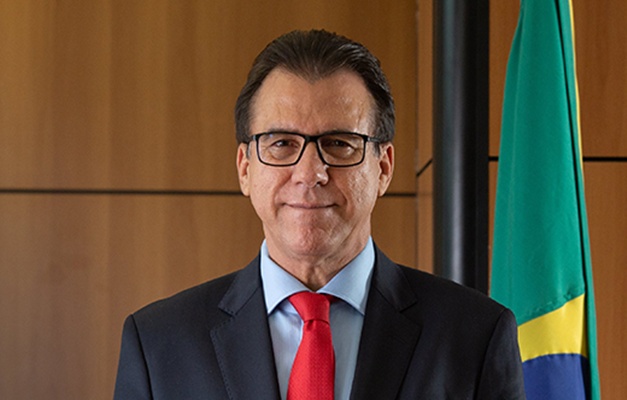 Ministro do Trabalho assina Acordo de Cooperação Técnica em Goiânia