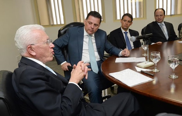 Ministro Mangabeira Unger propõe que Goiás lidere movimento nacional 