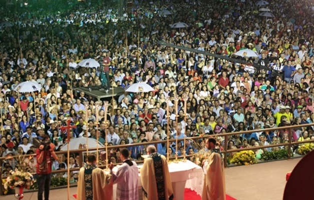 Missa Campal em Trindade reúne centenas de carreiros