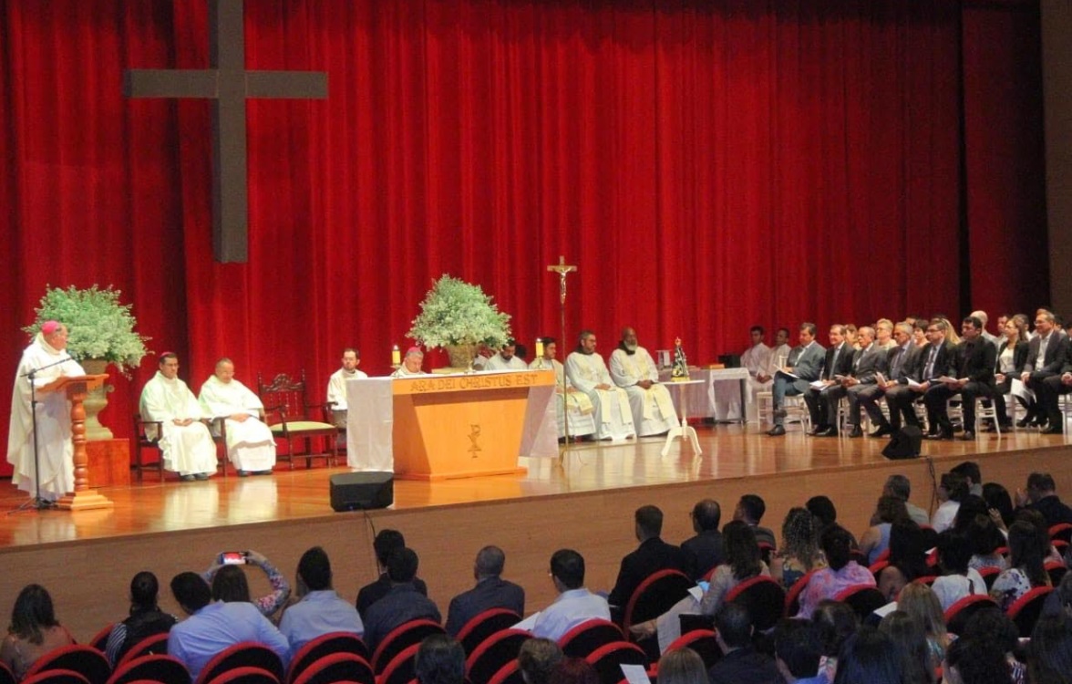 Missa no Centro de Convenções da PUC Goiás celebra os 86 anos de Goiânia