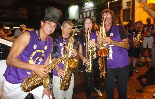 Mistura de ritmos faz o pré-carnaval do bloco “Não Encha Meu Sax” em Goiânia