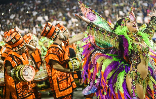 Mocidade Alegre celebra as origens do samba no Anhembi