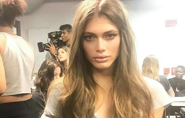 Modelo brasileira é a primeira transgênero a ser capa da Vogue Paris