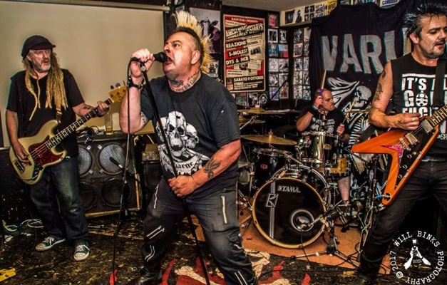 Monstro Discos celebra 20 anos com show de lenda do punk mundial