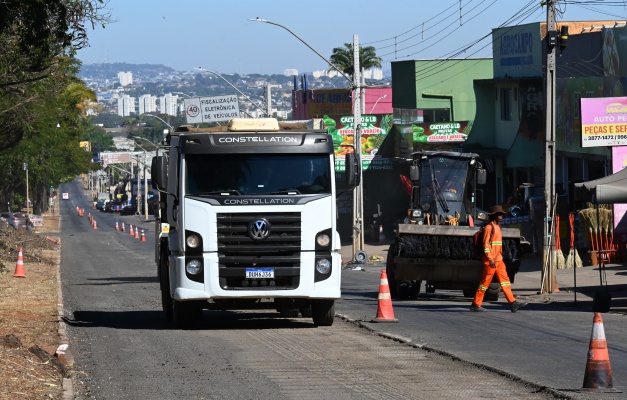 Moradores do Jardim Guanabara comemoram asfalto novo na Avenida Vera Cruz
