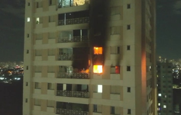 Moradores precisam de atendimento após inalação de fumaça em incêndio