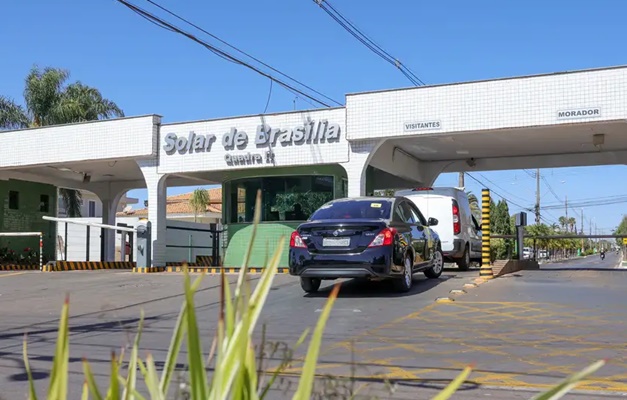 Moraes autoriza Bolsonaro a deixar prisão domiciliar para fazer exames