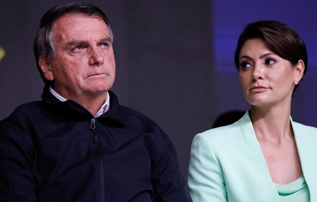 Moraes autoriza quebra de sigilos bancário e fiscal de Jair Bolsonaro