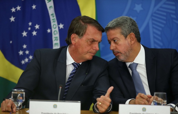 Moraes autoriza visita de Arthur Lira a Bolsonaro na véspera do julgamento da trama golpista