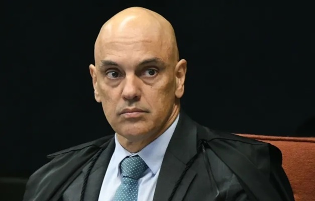 Moraes bloqueia contas da Starlink para garantir multas contra o X
