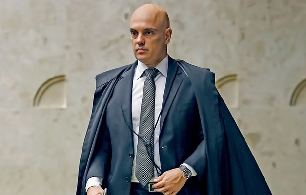 Moraes dá 15 dias para PGR avaliar denúncia contra Bolsonaro por fraude nos cartões de vacina