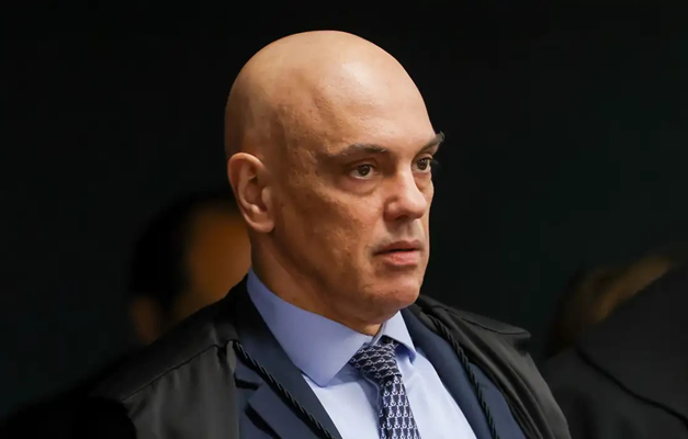 Moraes dá 48h para Bolsonaro explicar documento com pedido de asilo