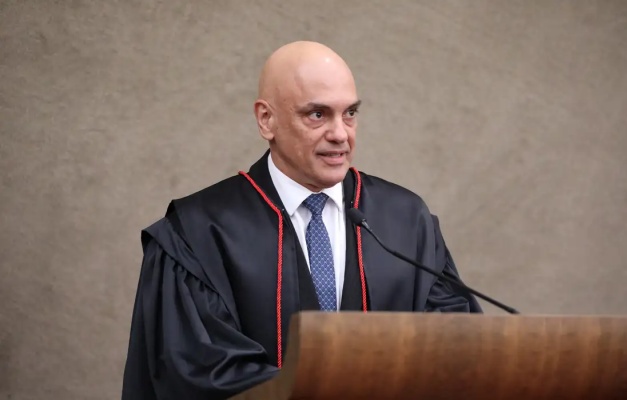 Moraes determina que AGU tome providências para extradição de Carla Zambelli