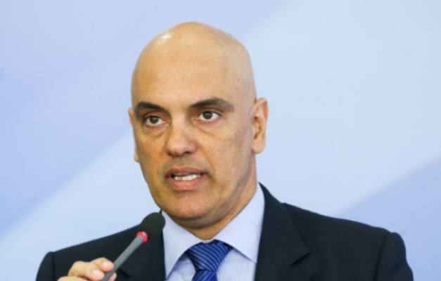 Moraes ironiza roupa de Luciano Hang durante julgamento de Bolsonaro: 'Verde periquito'