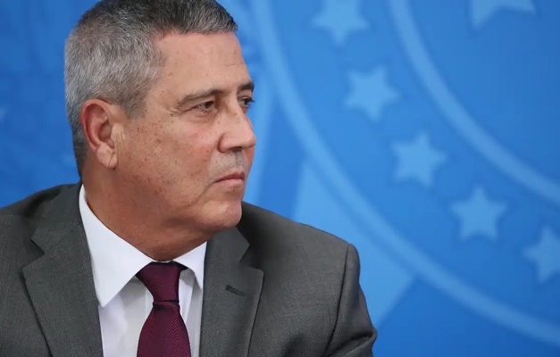 Moraes mantém prisão de Braga Netto por obstrução de investigação