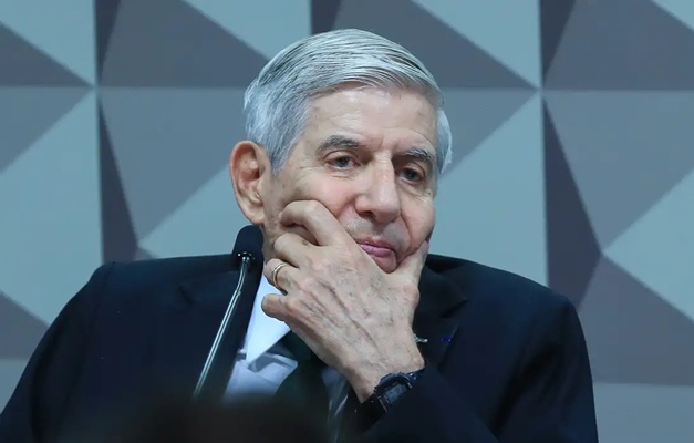 Moraes pede à defesa de Augusto Heleno exame inicial de Alzheimer e documentos sobre doença