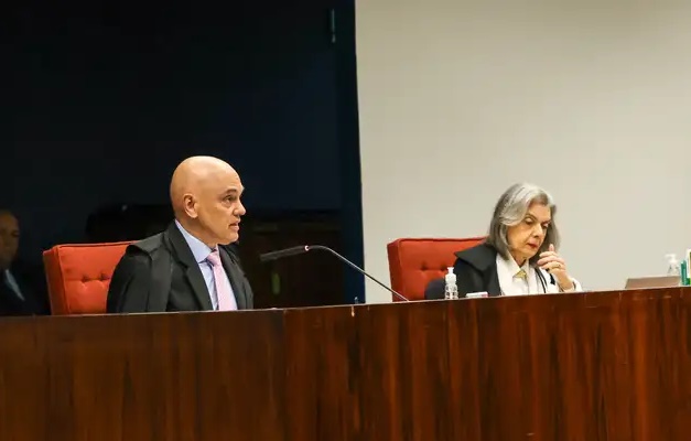 Moraes vota para condenar Bolsonaro e mais 7 por tentativa de golpe