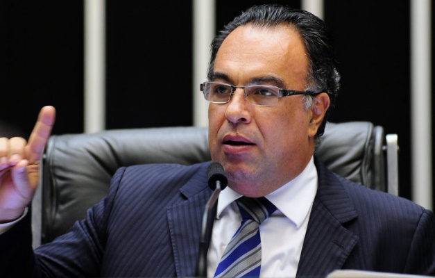 Moro aceita mais uma denúncia contra ex-deputado André Vargas
