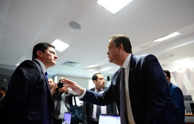 Moro e ministro da Previdência batem boca após acusação de omissão em fraude do INSS