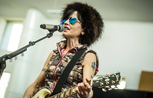 Morre Dolores O'Riordan, vocalista do grupo The Cranberries