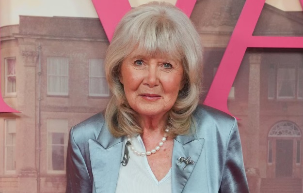Morre Jilly Cooper, autora de 'Rivais', aos 88 anos