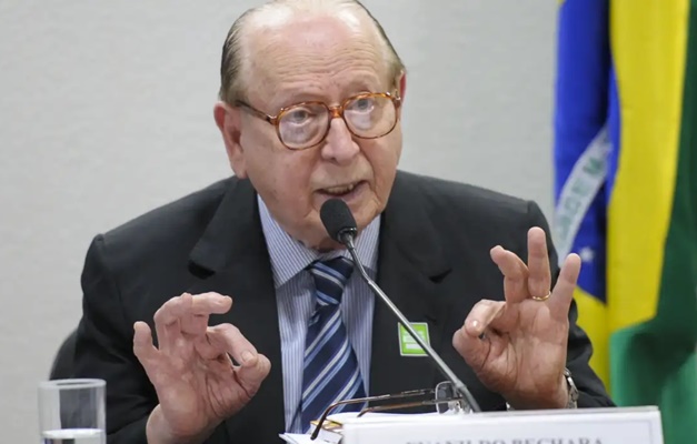 Morre no Rio, aos 97 anos, o escritor e gramático Evanildo Bechara