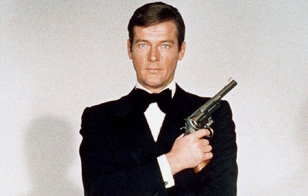Morre o ator britânico Roger Moore, famoso no papel de James Bond