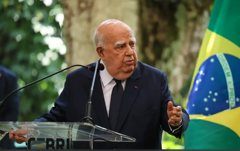Morre o embaixador Marcos Azambuja