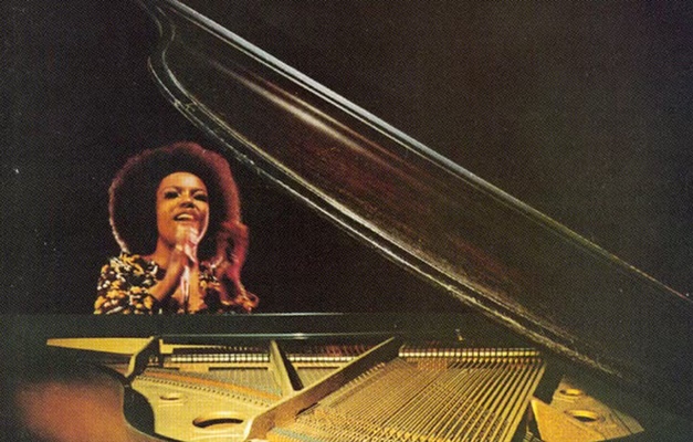 Morre Roberta Flack, cantora do hit 'Killing me Softly', aos 88 anos