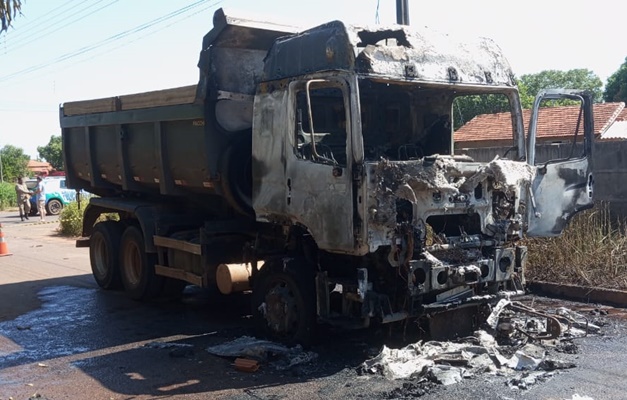 Motociclista morre após colisão com caminhão em São Miguel do Araguaia