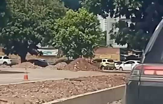 Motorista questiona congestionamentos recorrentes na região da Praça Cívica 