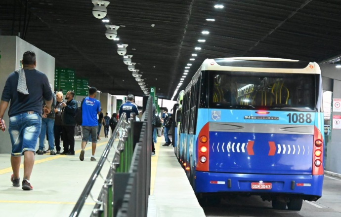 Motoristas de ônibus cobram reajuste e greve volta ao debate em Goiânia