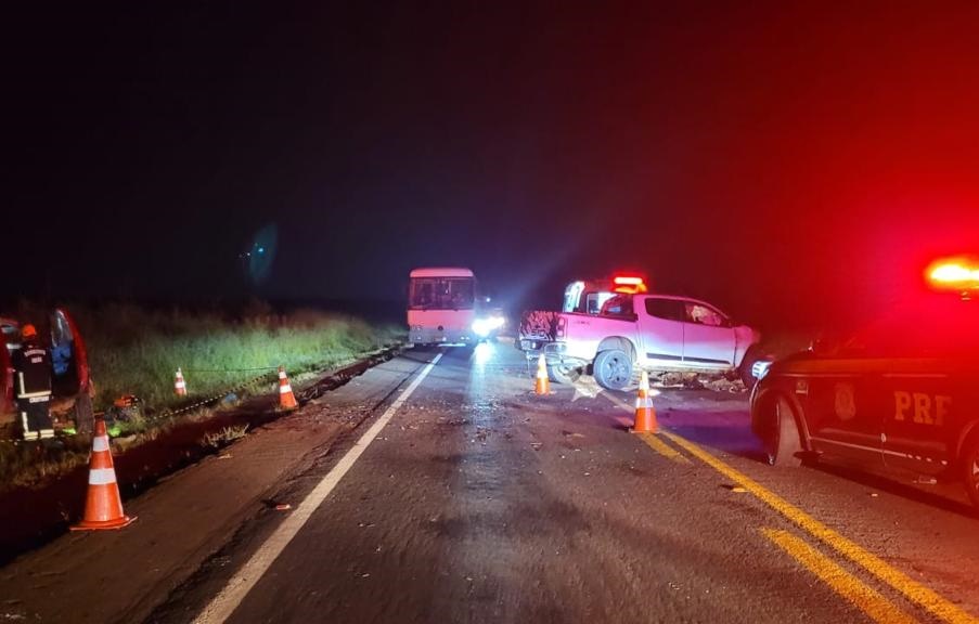 Motoristas morrem em acidente entre 2 caminhonetes em Abadiânia